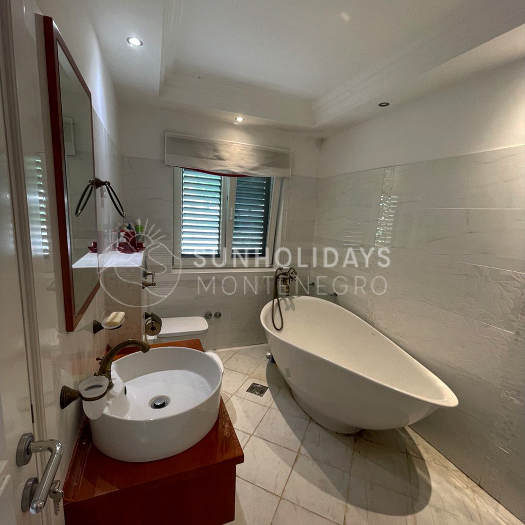 6-dobravoda-house-sale