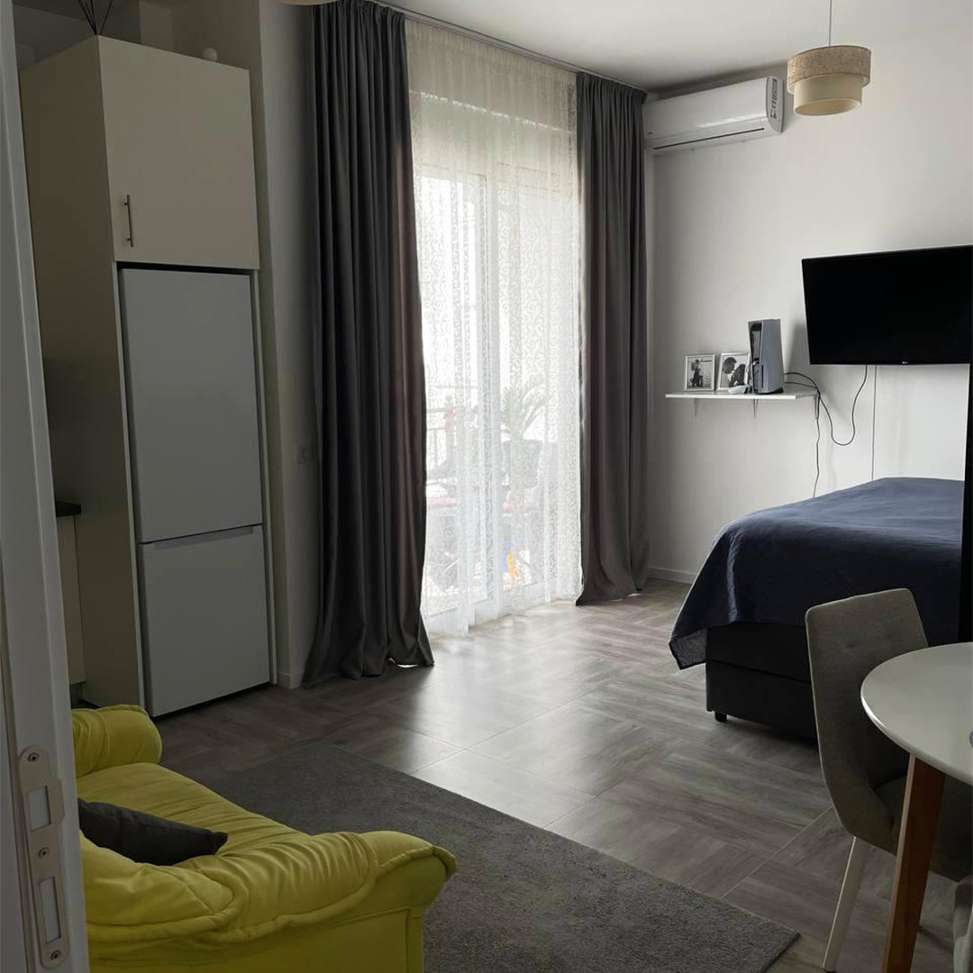 center-bar-one-bedroom