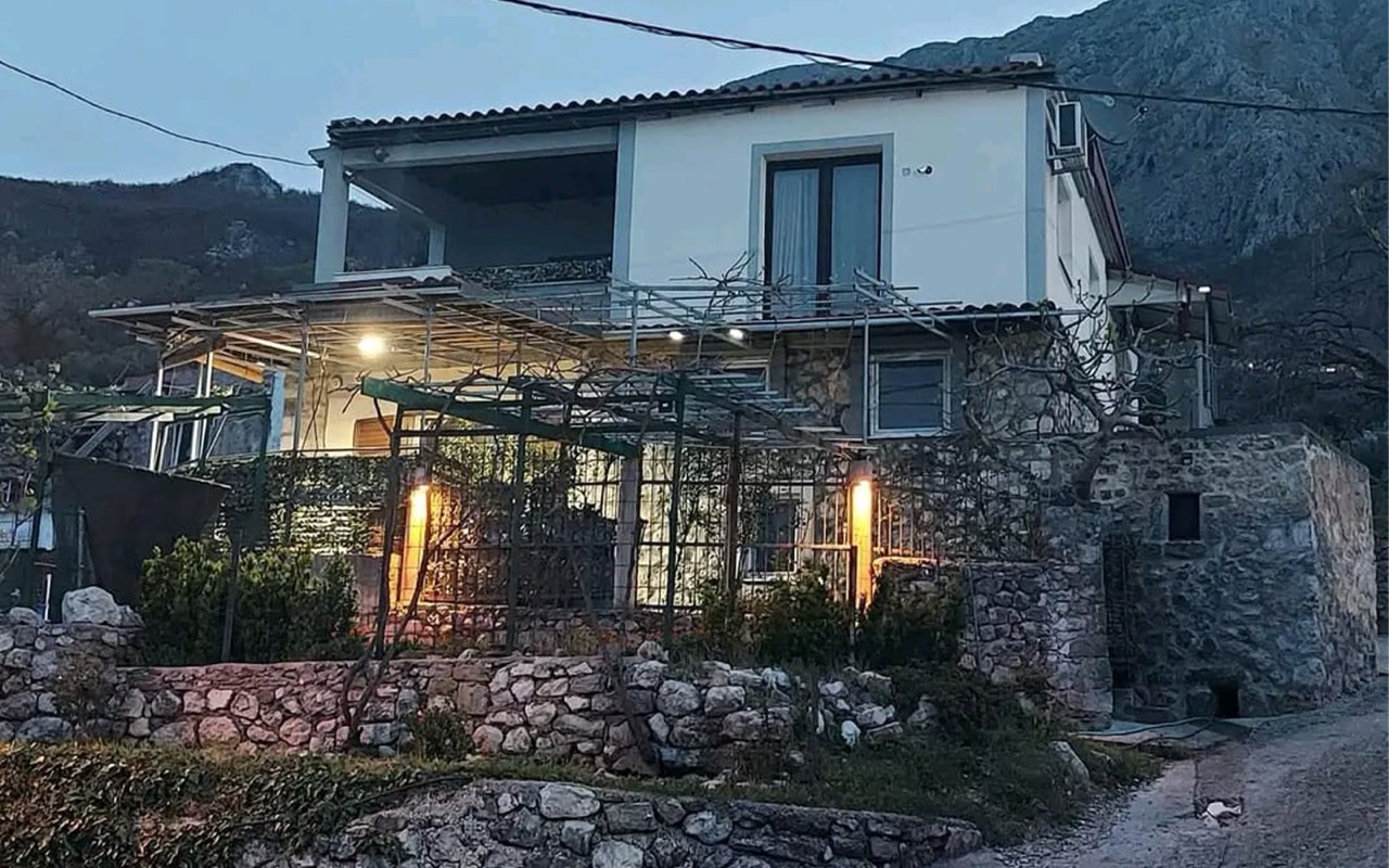 dobra_voda_stone_house_2 Large