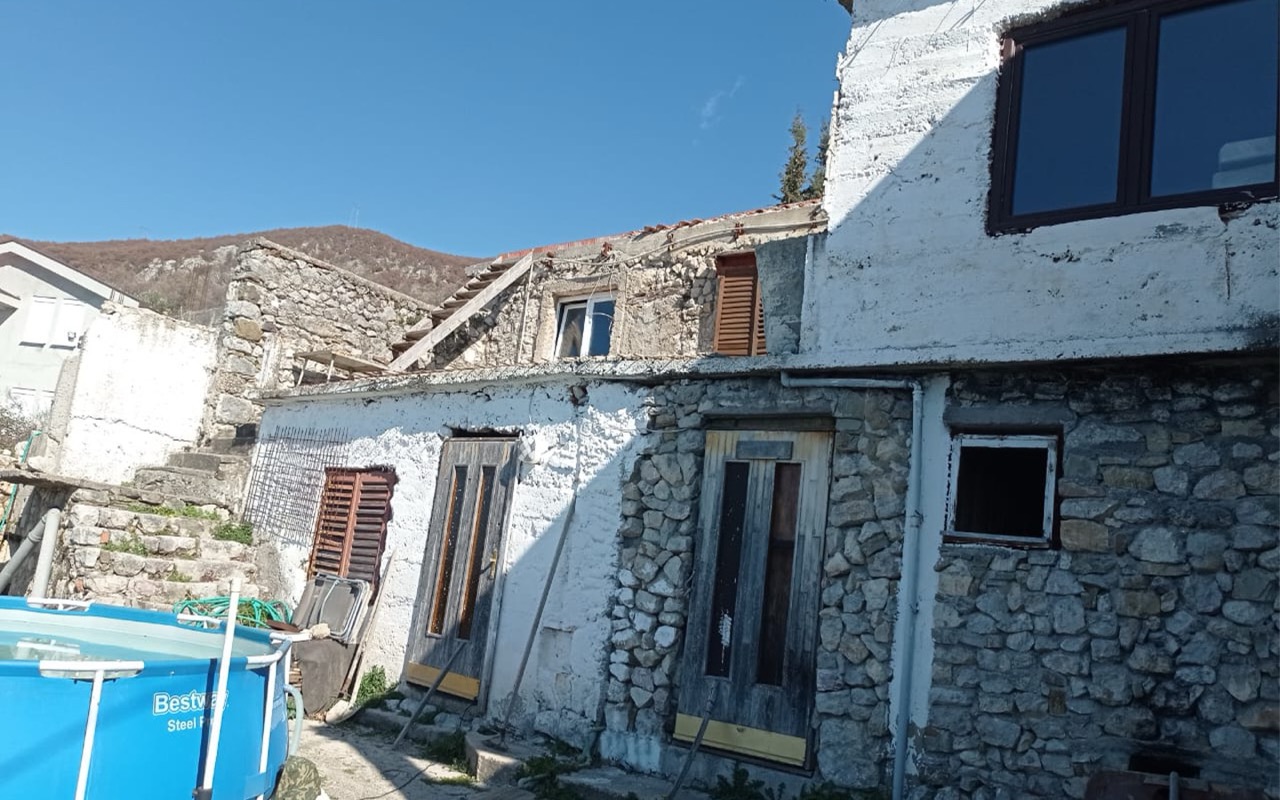 dobra_voda_stone_house_3 Large