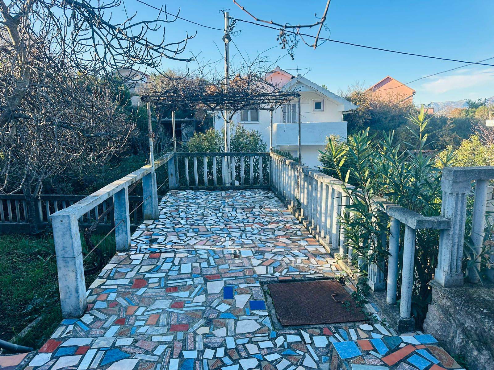 utjeha-house-for-sale-bar 3