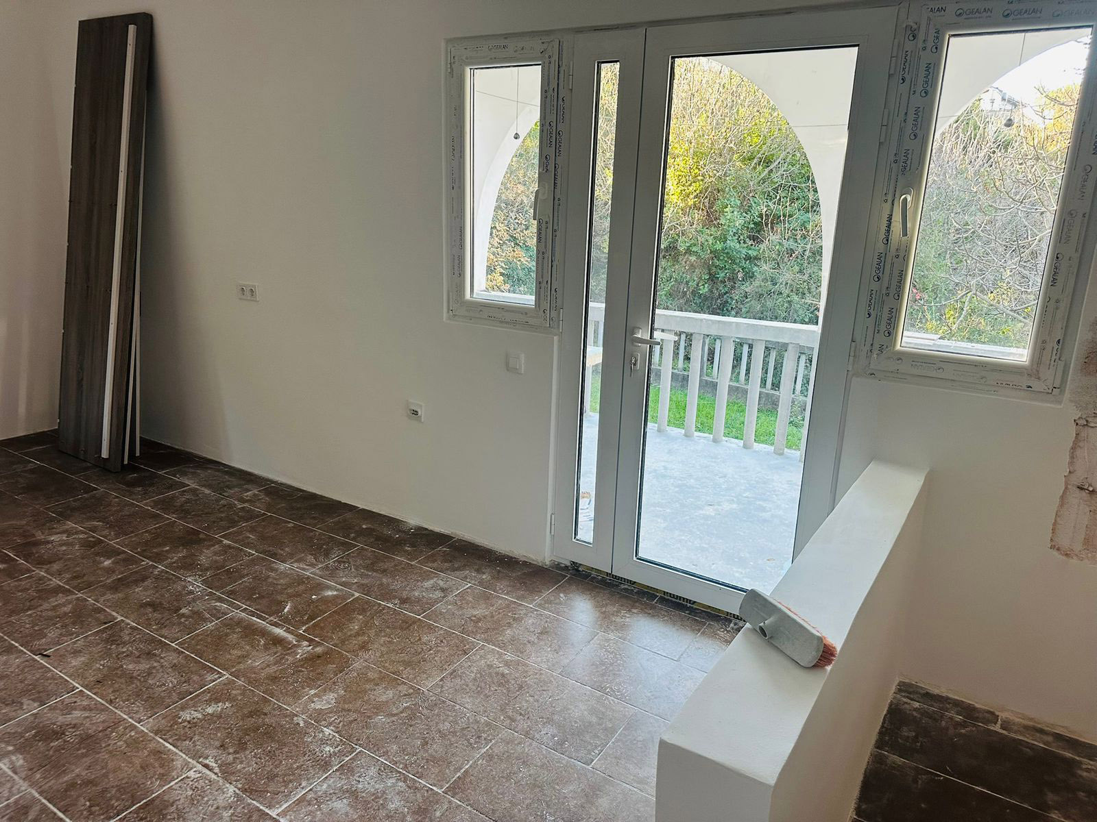 utjeha-house-for-sale-bar 5