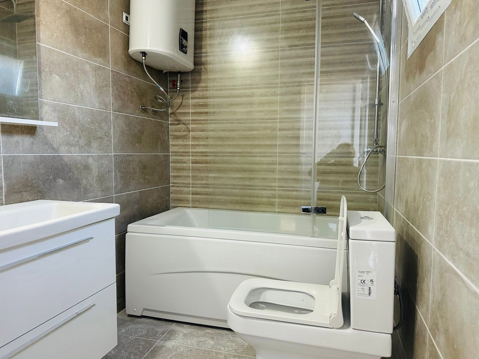 utjeha-house-for-sale-bar 8