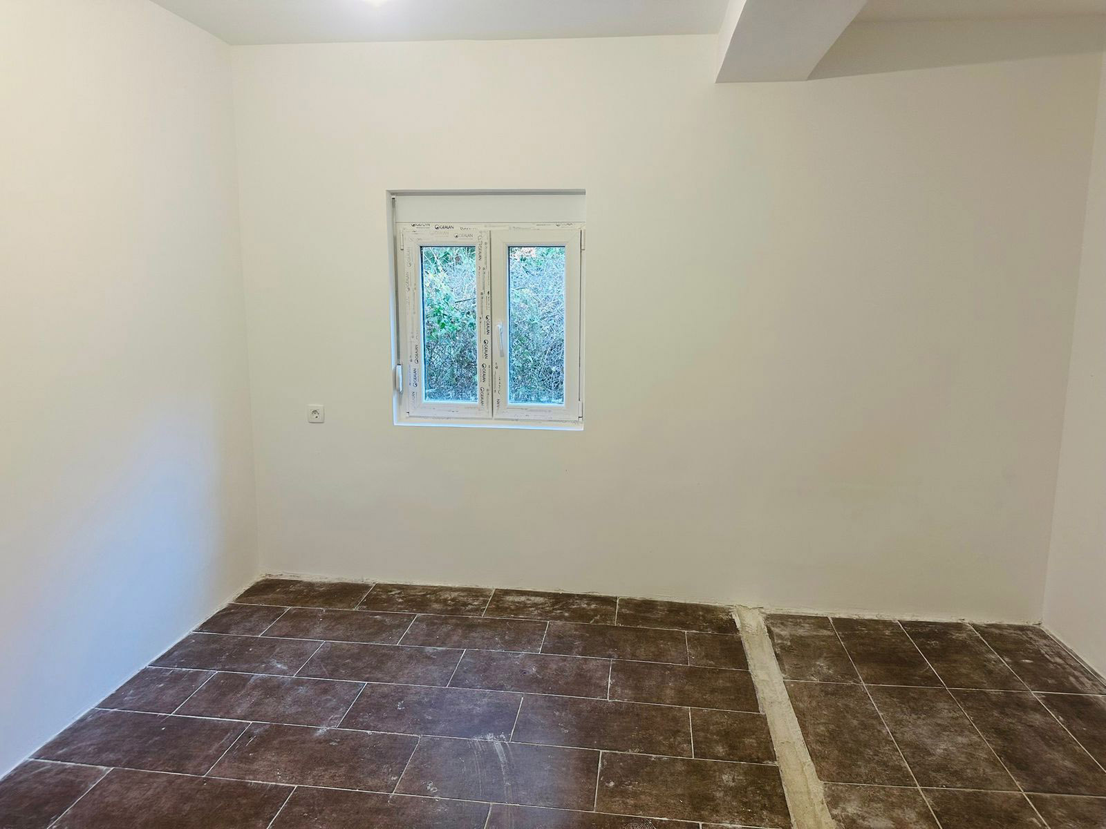 utjeha-house-for-sale-bar 9