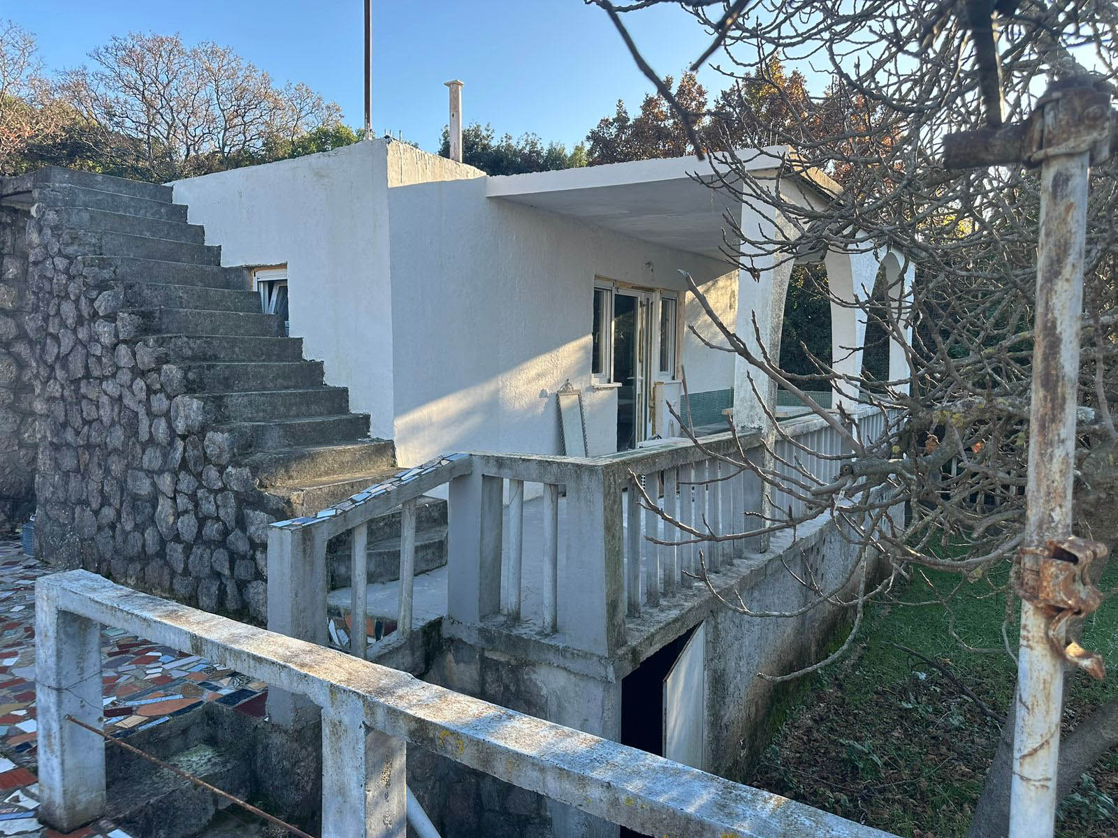 utjeha-house-for-sale-bar