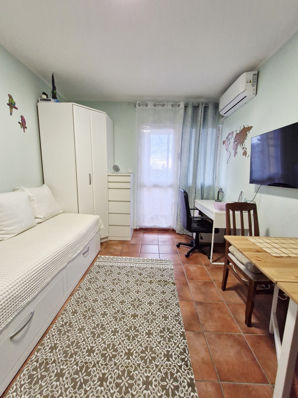 vika-ilino-studio-for-rent