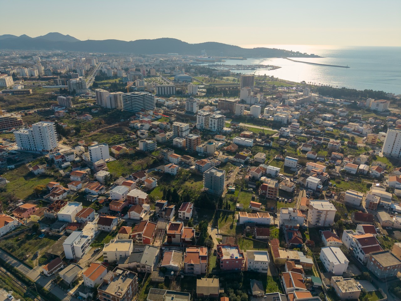 Urban Plot for Multi-Storey Construction – Bar / Ilino