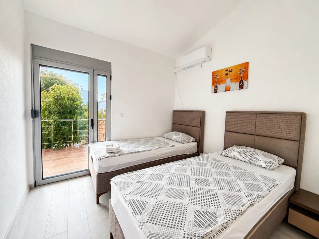Spacious Three-Bedroom House with Large Pool for Long-Term Rent – Dobra Voda, Bar – SunHolidays Montenegro
