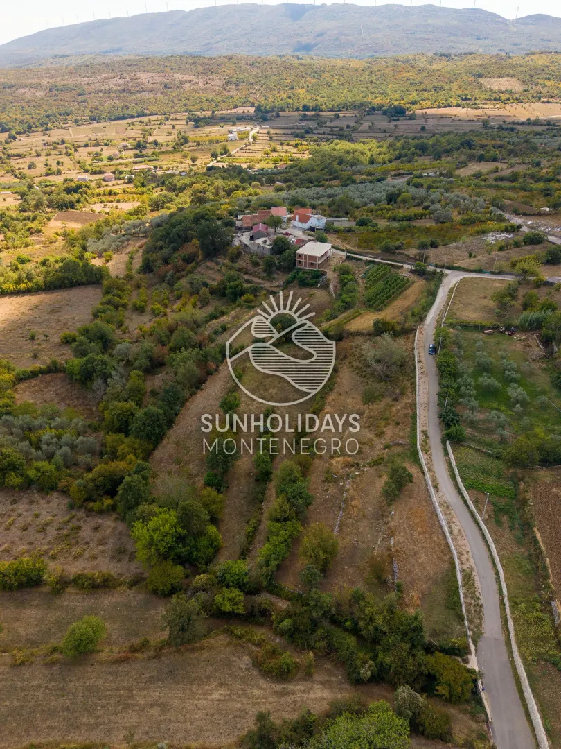 2,790 m² Land with Mountain Views on an Asphalt Road – Velje Selo, Bar – SunHolidays Montenegro