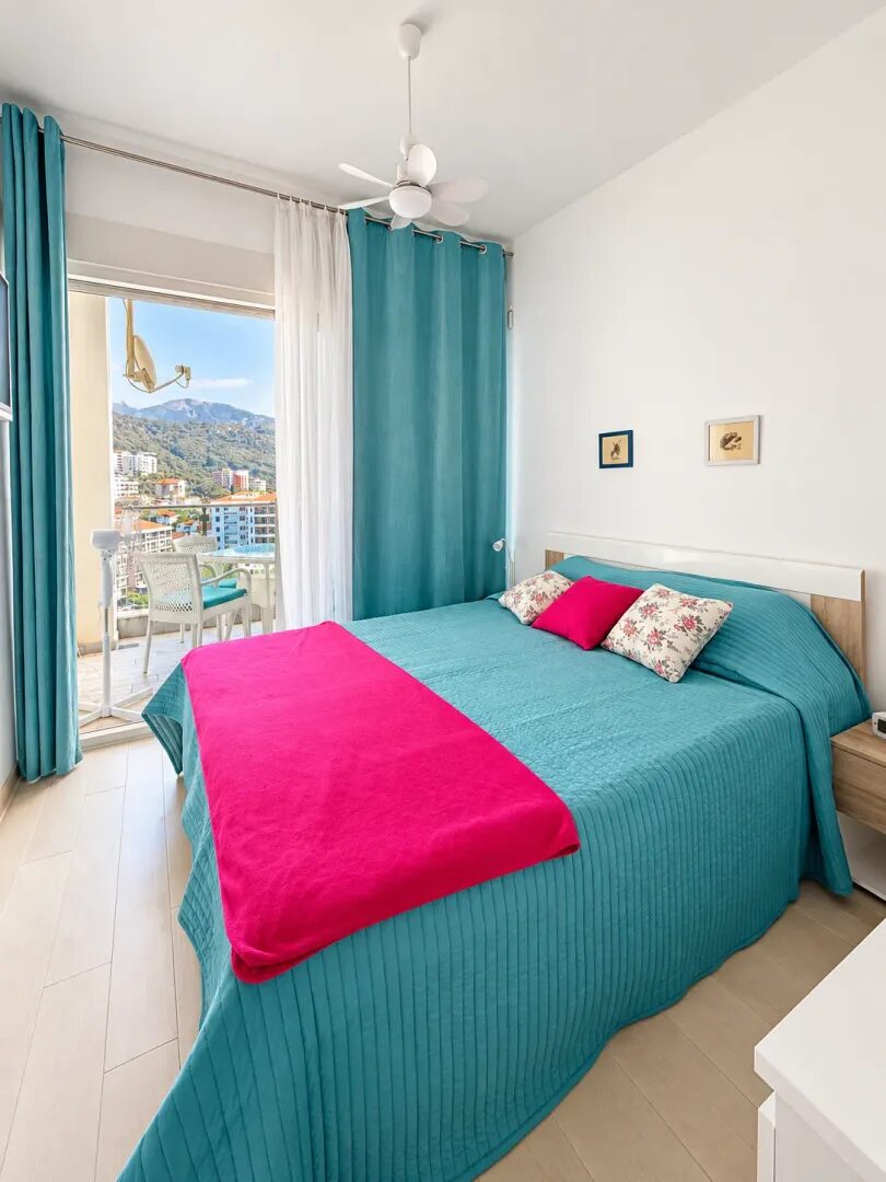 One-Bedroom Apartment with Sea View for Rent – Becici, Budva – SunHolidays Montenegro
