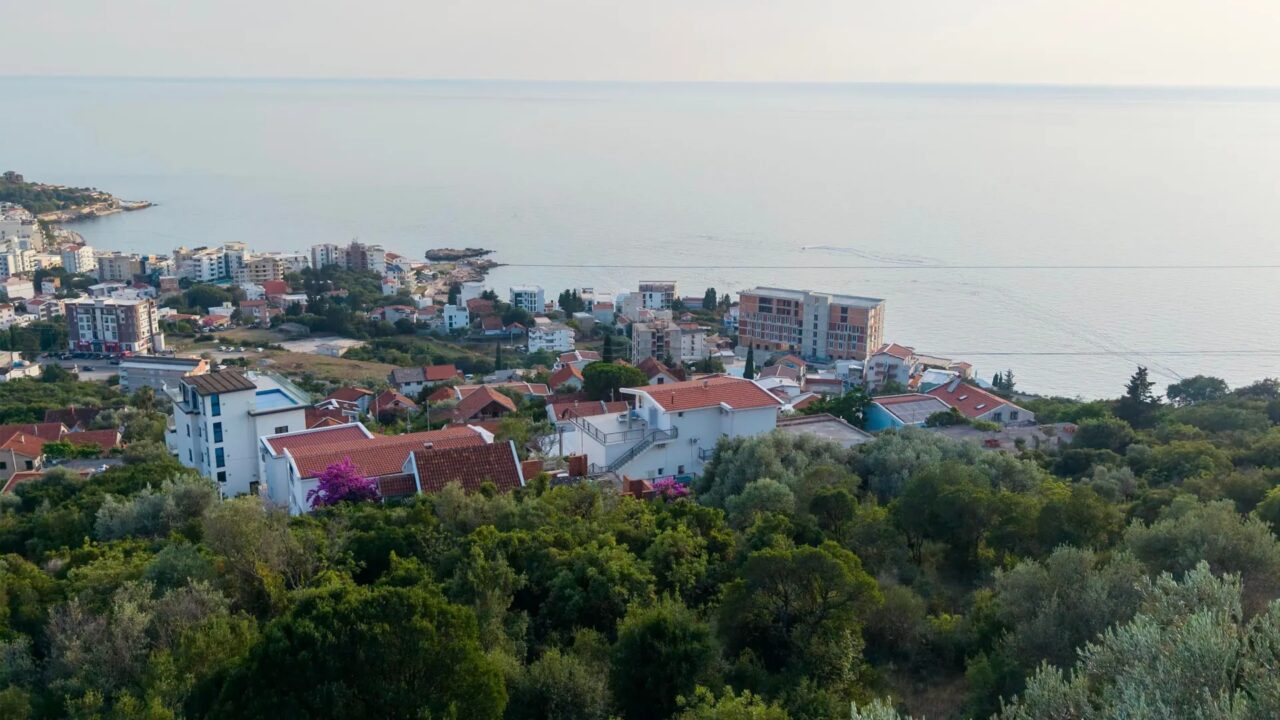 Ground-Floor House with Yard and Sea View among Olive Trees – Dobra Voda, Bar – SunHolidays Montenegro