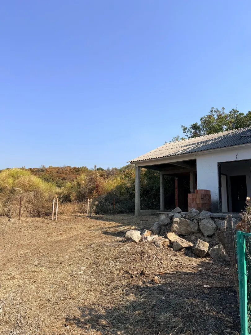 Ground-Floor House with Yard and Sea View among Olive Trees – Dobra Voda, Bar – SunHolidays Montenegro