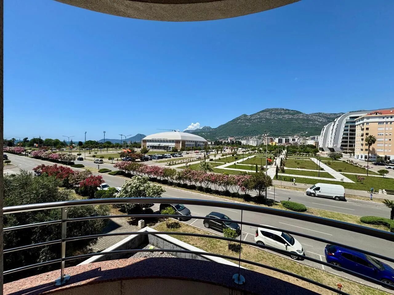 Spacious Corner Two-Bedroom Apartment on Bulevar Revolucije – Bar – SunHolidays Montenegro