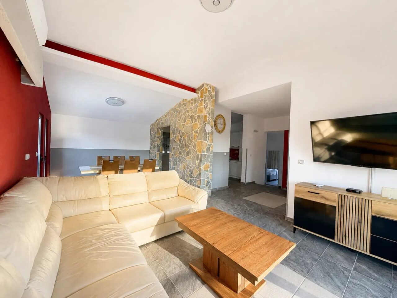 Spacious Three-Bedroom House with Large Pool for Long-Term Rent – Dobra Voda, Bar – SunHolidays Montenegro