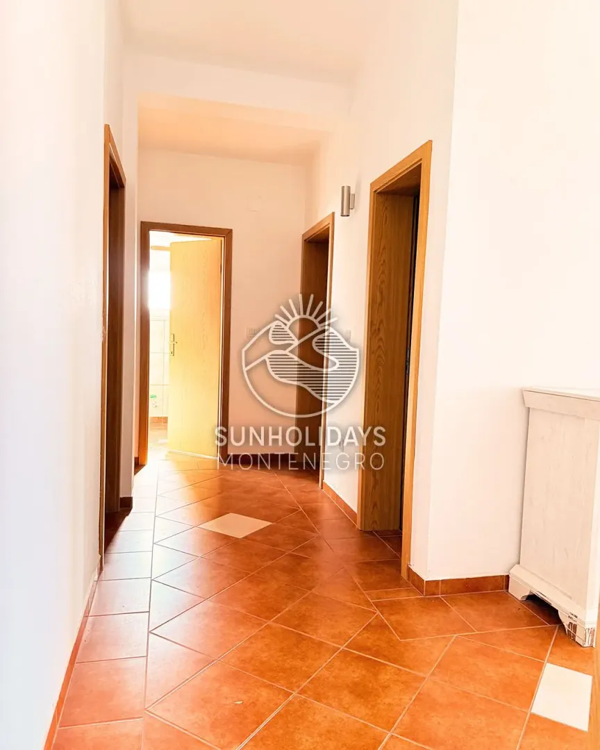 Spacious Three-Bedroom Apartment with Sea View for Rent – Bjelisi, Bar – SunHolidays Montenegro