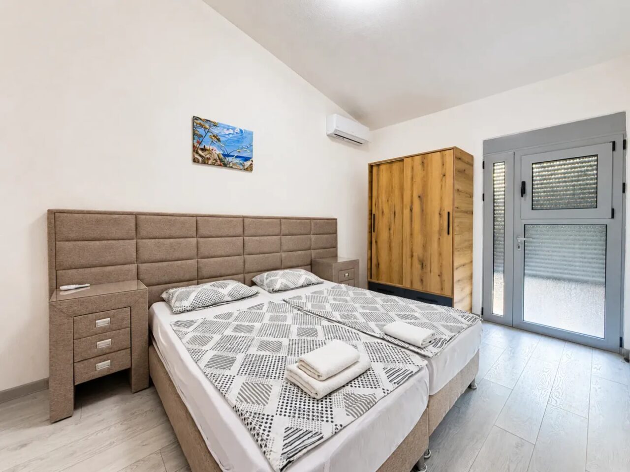 Spacious Three-Bedroom House with Large Pool for Long-Term Rent – Dobra Voda, Bar – SunHolidays Montenegro