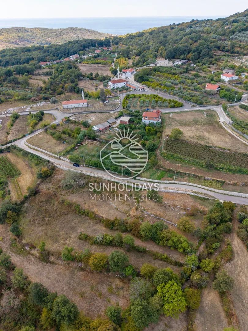 2,790 m² Land with Mountain Views on an Asphalt Road – Velje Selo, Bar – SunHolidays Montenegro