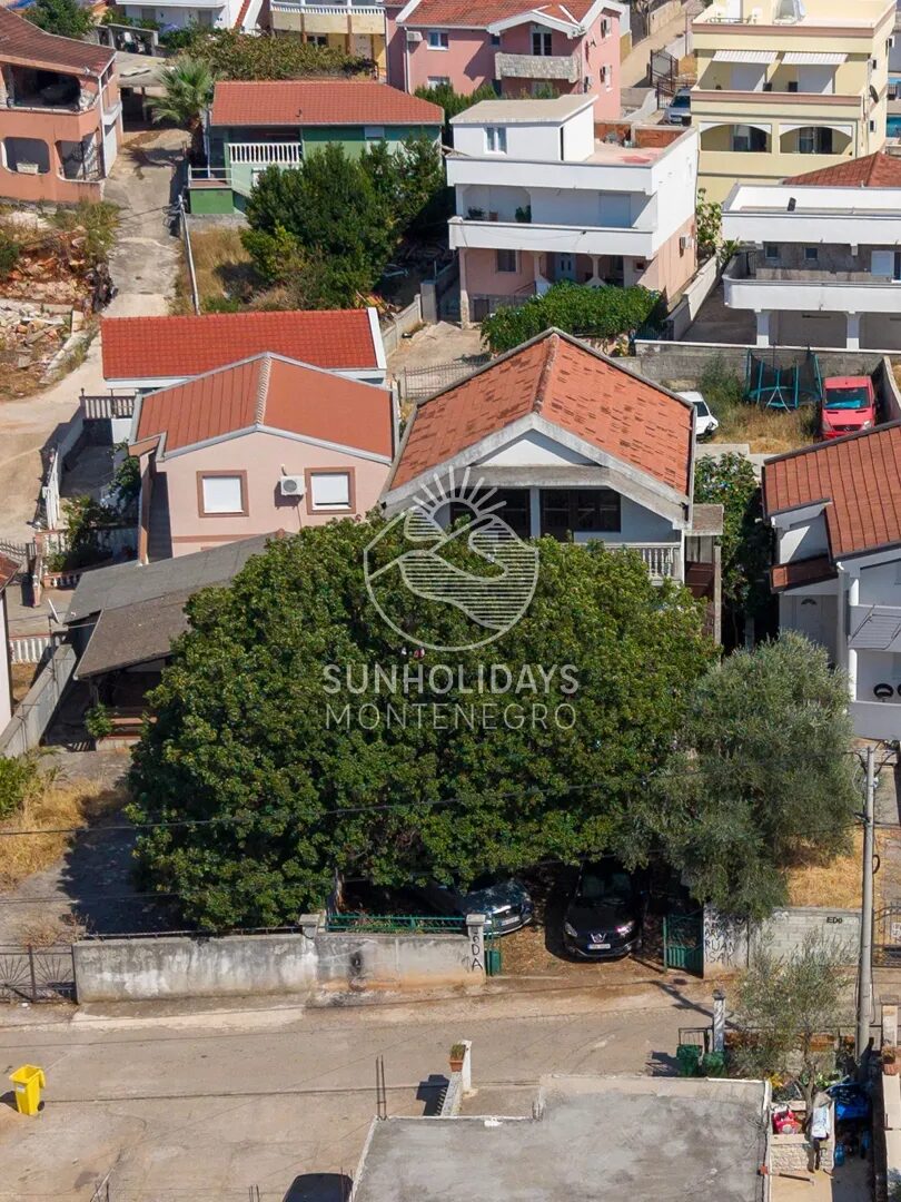 Three-Storey Legal House – Dubrava, Bar – SunHolidays Montenegro
