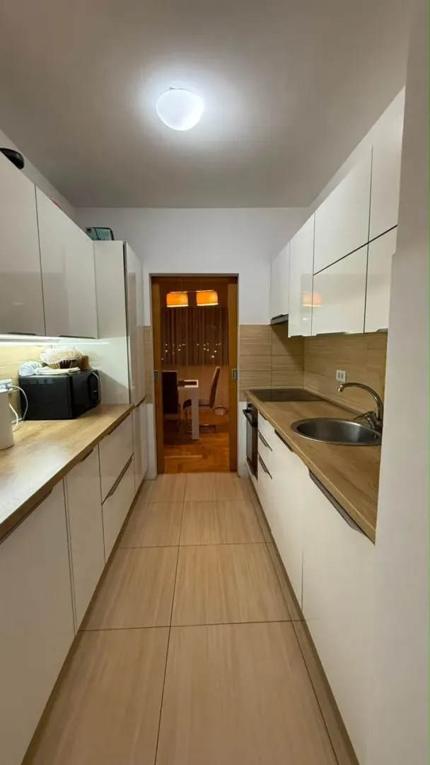 Spacious Corner Two-Bedroom Apartment on Bulevar Revolucije – Bar – SunHolidays Montenegro