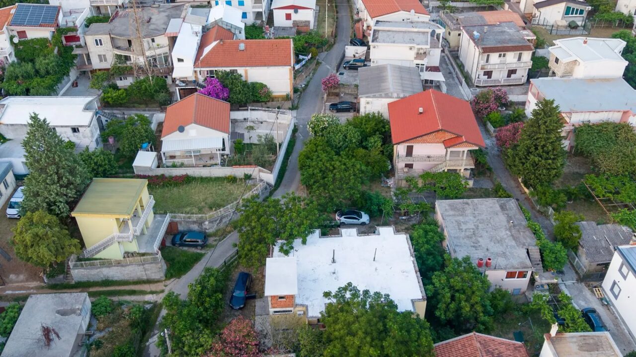 Large Family House with Two Separate Apartments – Sutomore – SunHolidays Montenegro