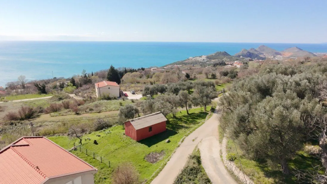 440 m² Flat Plot with Sea View and Prefab House – Dobra Voda, Bar – SunHolidays Montenegro