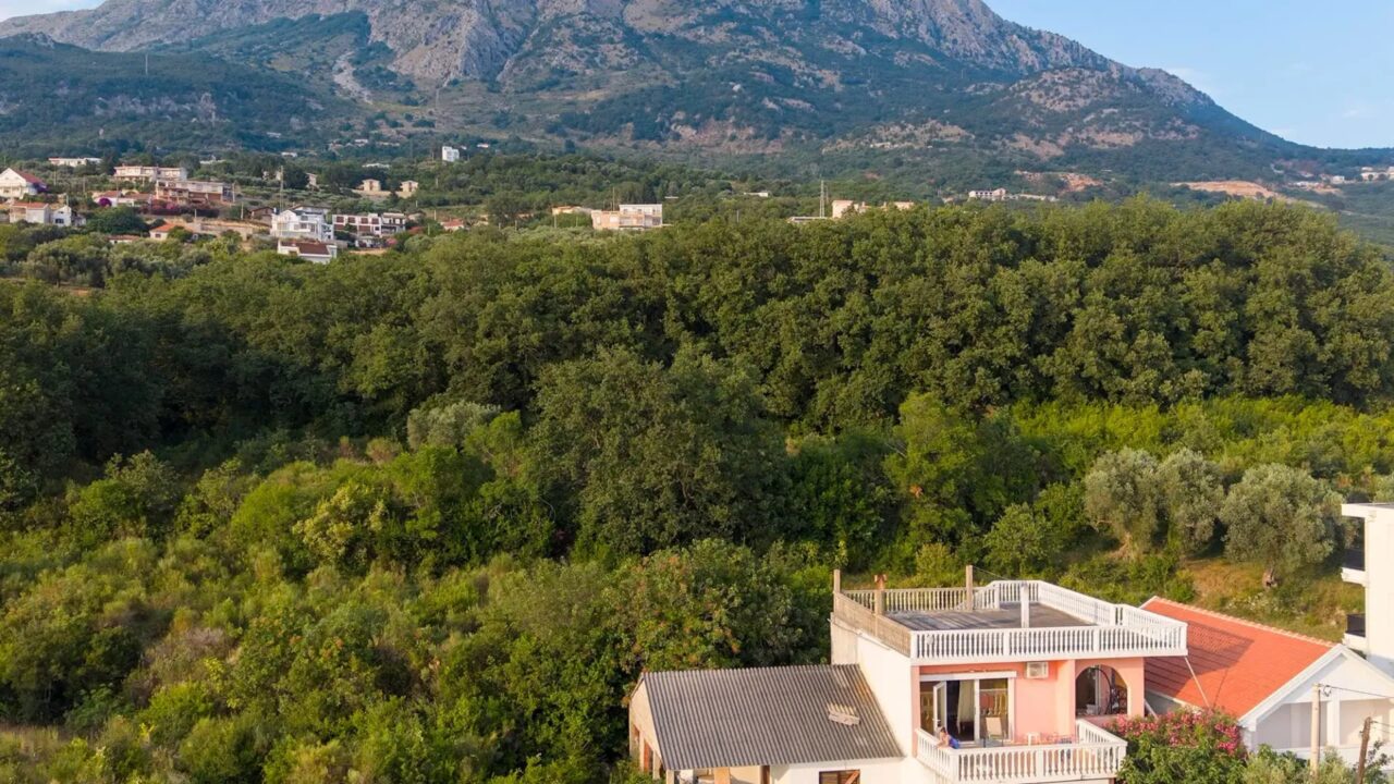 Ground-Floor House with Yard and Sea View among Olive Trees – Dobra Voda, Bar – SunHolidays Montenegro