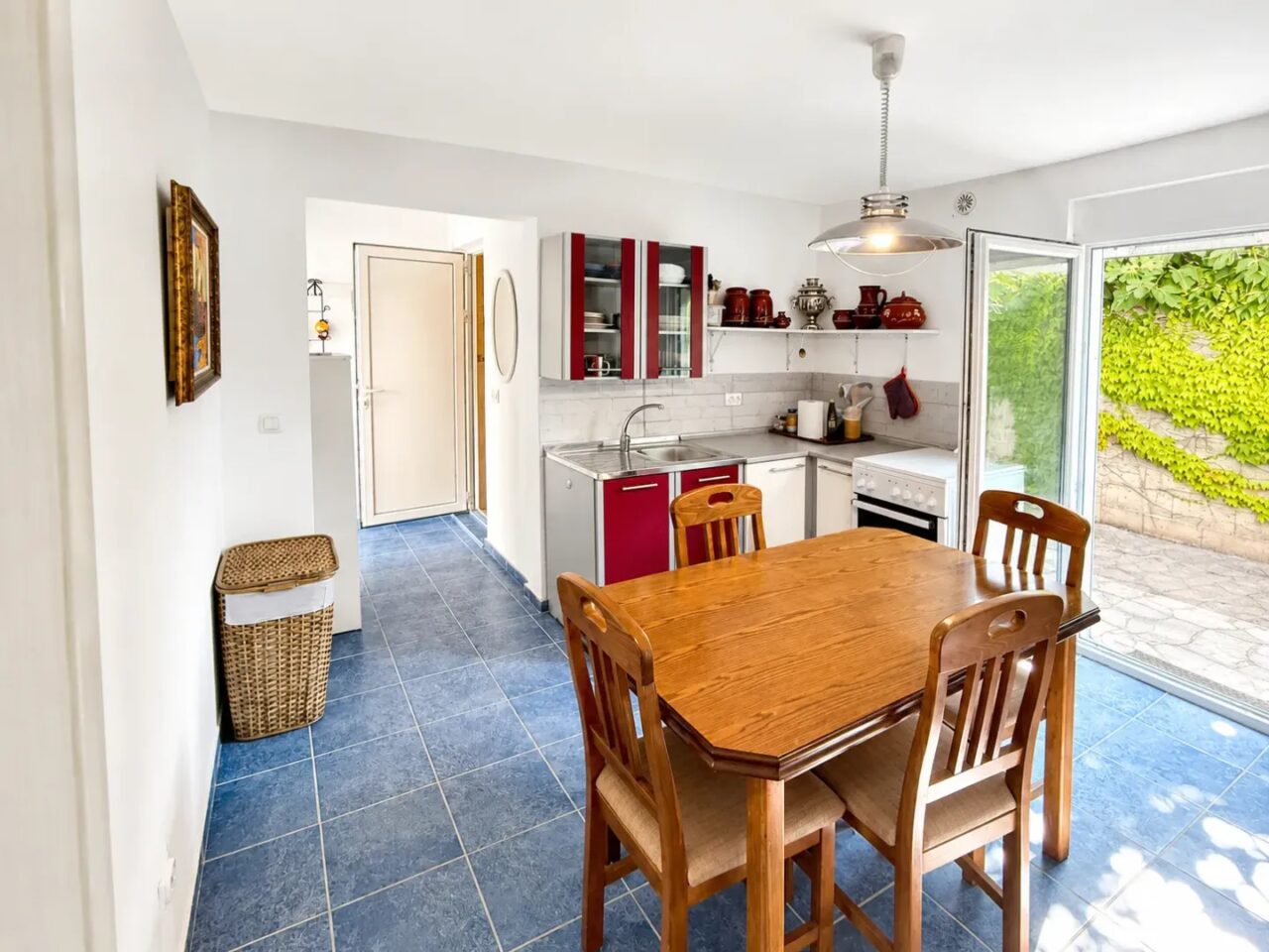 Two-Bedroom Ground-Floor House for Long-Term Rent – Dobra Voda, Bar – SunHolidays Montenegro