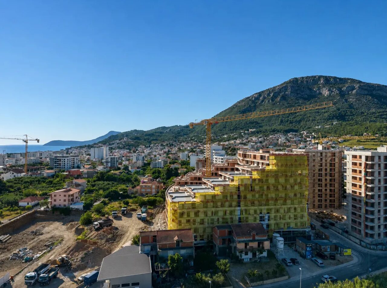 New Two-Bedroom Apartment in a Building with Pool and Wellness – Ilino, Bar – SunHolidays Montenegro