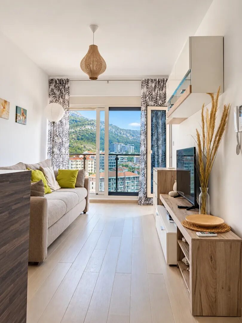 One-Bedroom Apartment with Sea View for Rent – Becici, Budva – SunHolidays Montenegro