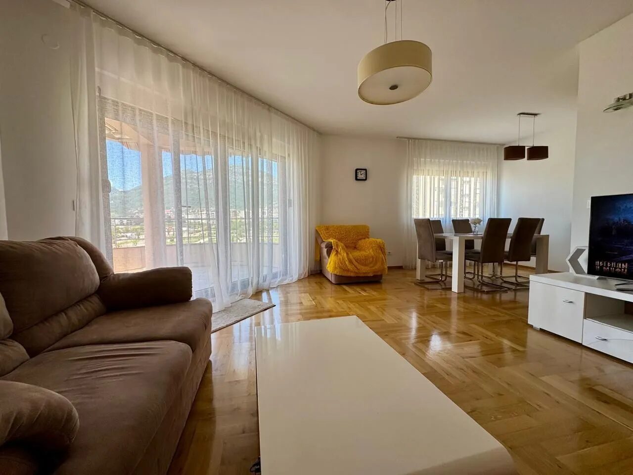 Spacious Corner Two-Bedroom Apartment on Bulevar Revolucije – Bar – SunHolidays Montenegro