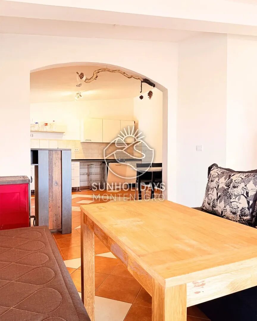 Spacious Three-Bedroom Apartment with Sea View for Rent – Bjelisi, Bar – SunHolidays Montenegro