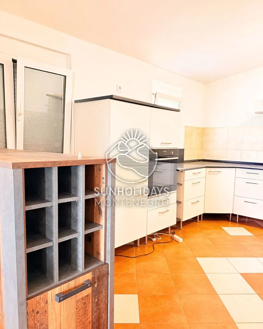 Spacious Three-Bedroom Apartment with Sea View for Rent – Bjelisi, Bar – SunHolidays Montenegro