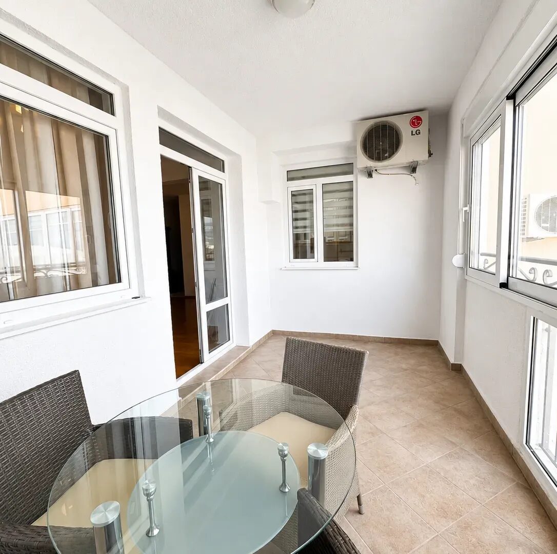 Luxury 85 m² Apartment with Panoramic Sea View, 350 m from the Sea – Bar Centre – SunHolidays Montenegro