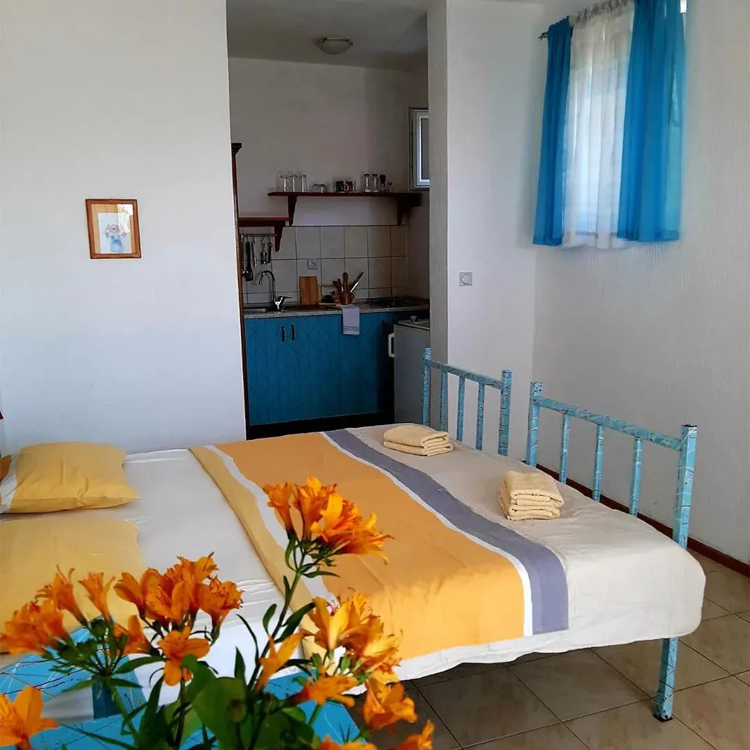 Renovated Two-Storey House with 4 Bedrooms – Dobra Voda, Bar – SunHolidays Montenegro