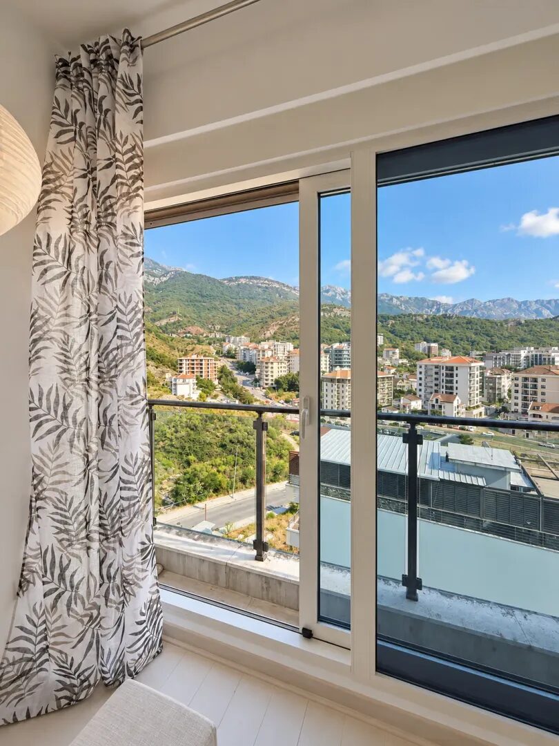 One-Bedroom Apartment with Sea View for Rent – Becici, Budva – SunHolidays Montenegro