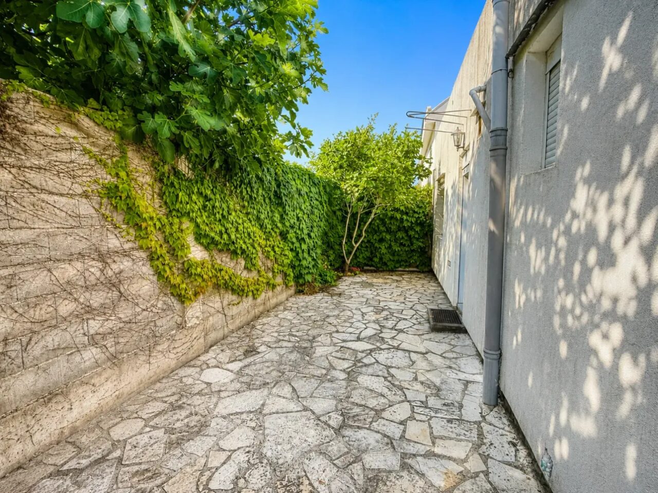 Two-Bedroom Ground-Floor House for Long-Term Rent – Dobra Voda, Bar – SunHolidays Montenegro