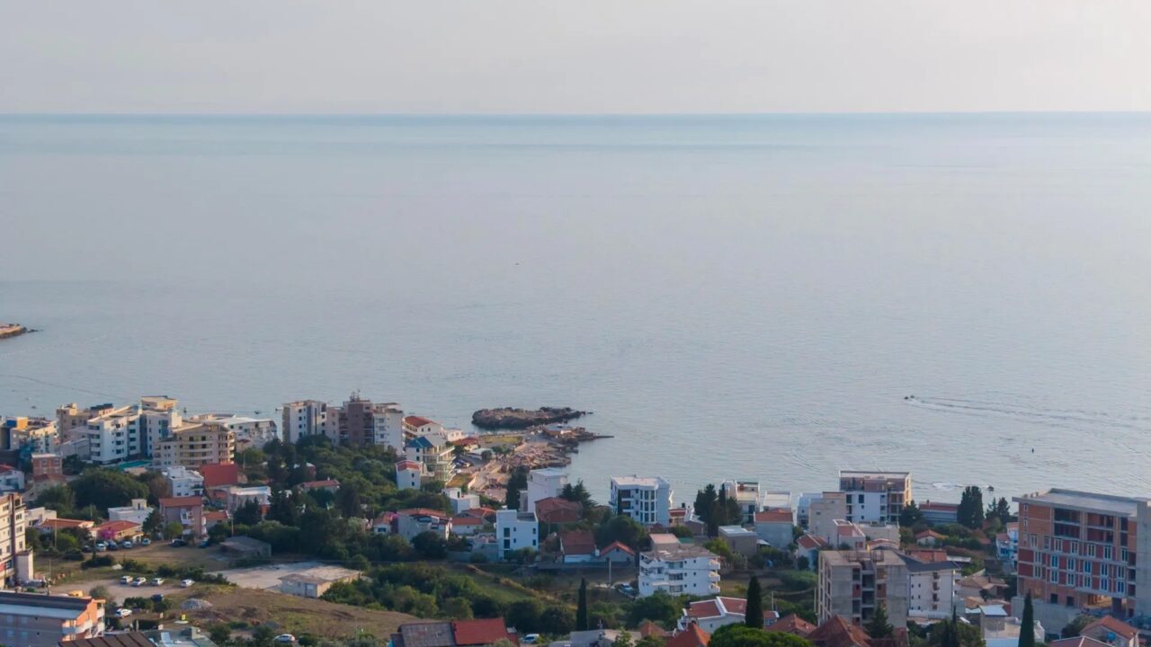 Ground-Floor House with Yard and Sea View among Olive Trees – Dobra Voda, Bar – SunHolidays Montenegro
