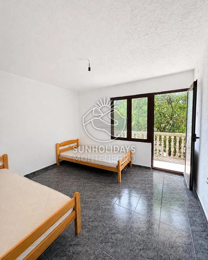 Three-Storey Legal House – Dubrava, Bar – SunHolidays Montenegro