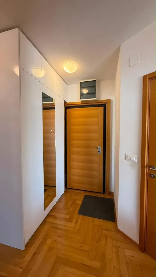 Spacious Corner Two-Bedroom Apartment on Bulevar Revolucije – Bar – SunHolidays Montenegro