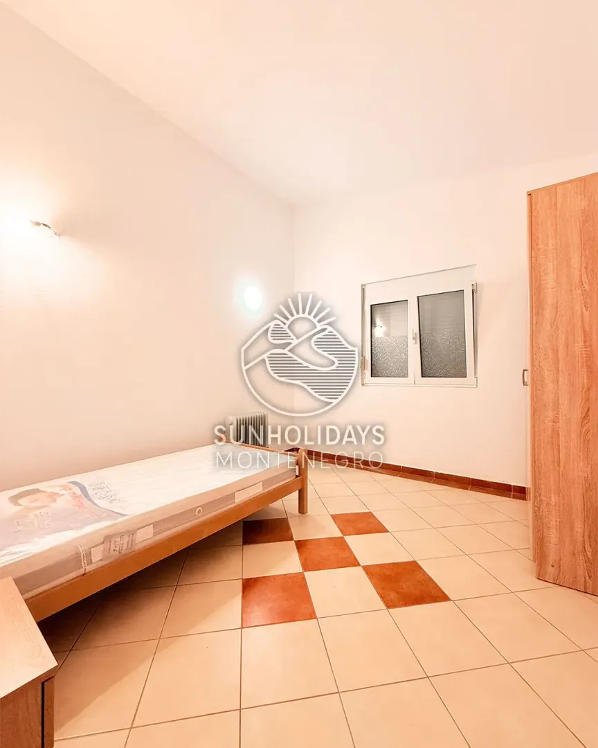 Spacious Three-Bedroom Apartment with Sea View for Rent – Bjelisi, Bar – SunHolidays Montenegro