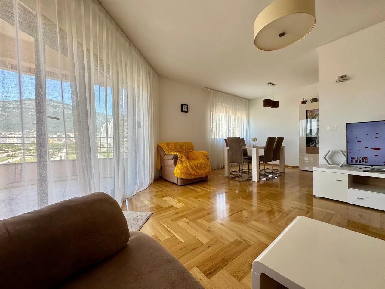 Spacious Corner Two-Bedroom Apartment on Bulevar Revolucije – Bar – SunHolidays Montenegro