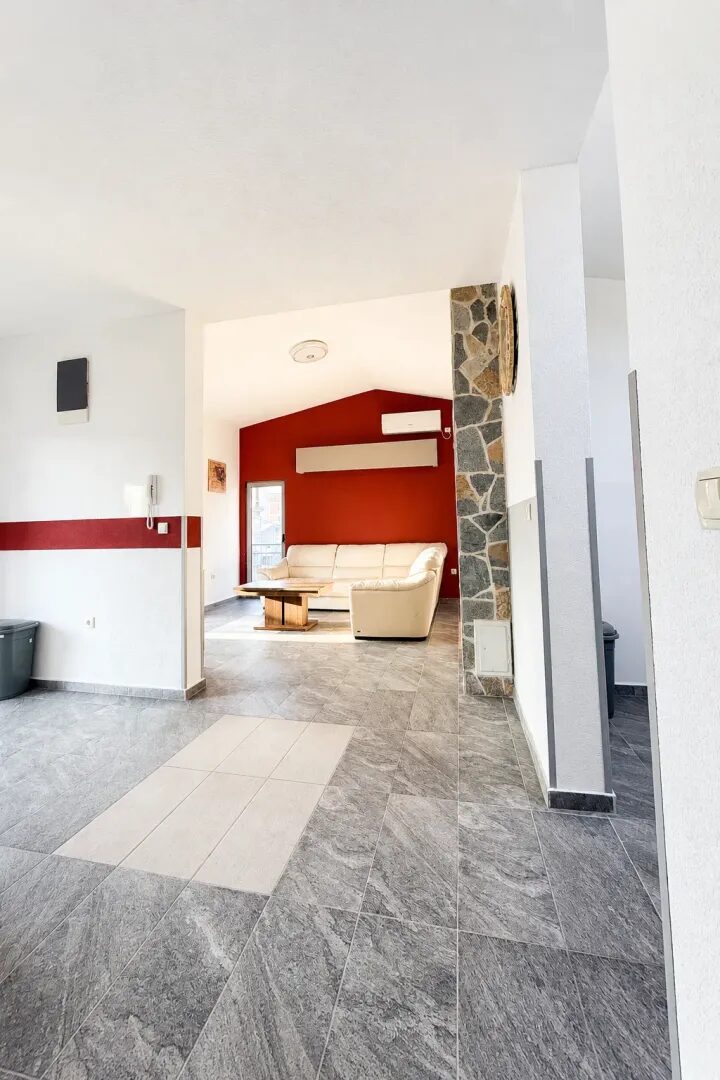 Spacious Three-Bedroom House with Large Pool for Long-Term Rent – Dobra Voda, Bar – SunHolidays Montenegro