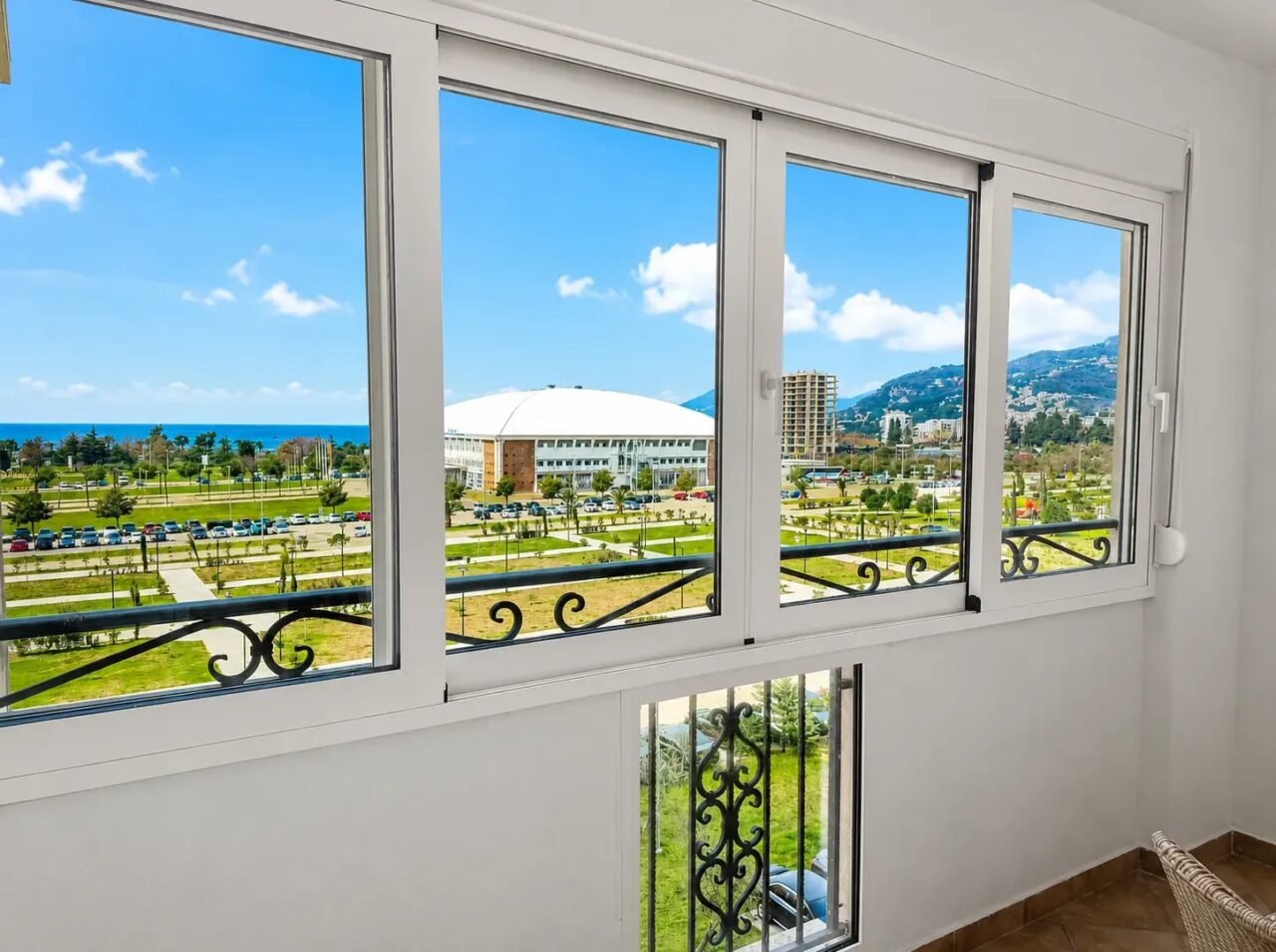 Luxury 85 m² Apartment with Panoramic Sea View, 350 m from the Sea – Bar Centre – SunHolidays Montenegro