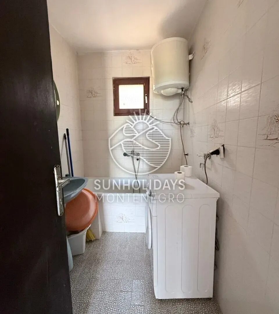 Half of a House with Sea View – Zankovici, Sutomore – SunHolidays Montenegro