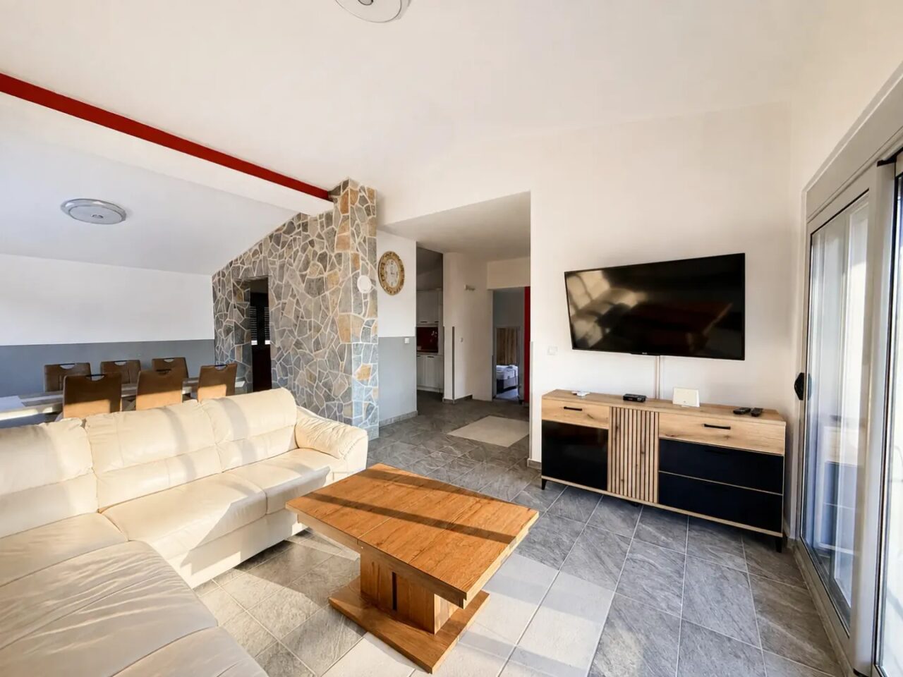 Spacious Three-Bedroom House with Large Pool for Long-Term Rent – Dobra Voda, Bar – SunHolidays Montenegro