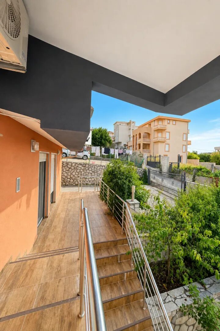Spacious Three-Bedroom House with Large Pool for Long-Term Rent – Dobra Voda, Bar – SunHolidays Montenegro