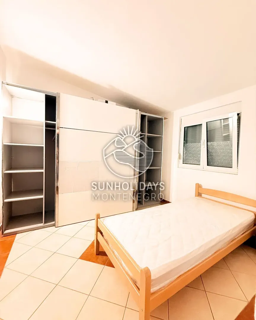 Spacious Three-Bedroom Apartment with Sea View for Rent – Bjelisi, Bar – SunHolidays Montenegro