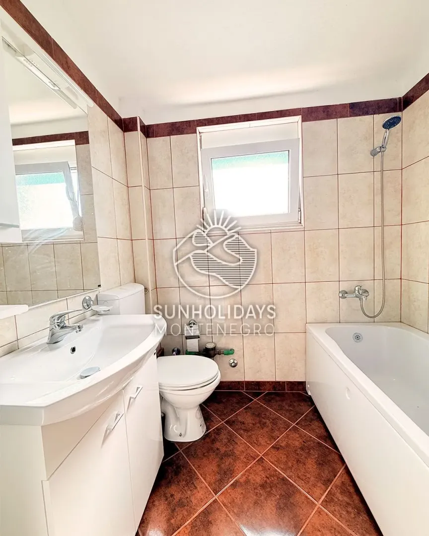 Spacious Three-Bedroom Apartment with Sea View for Rent – Bjelisi, Bar – SunHolidays Montenegro